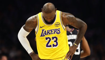 乐玩体育app下载-3连败！湖人惨败倒数第二，詹姆斯创NBA第1神迹，东契奇空砍42+8